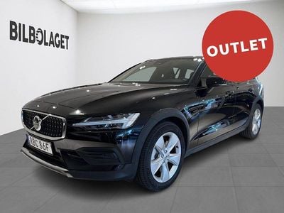 Svart Begagnad 2024 Volvo V60 CC Core Kombi | 399 500 kr (Bra pris)
