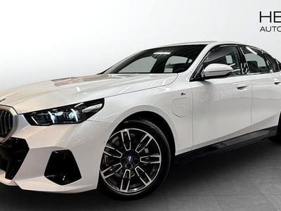 Vit Begagnad 2025 BMW 530 Comfort Edition Sedan | 598 700 kr