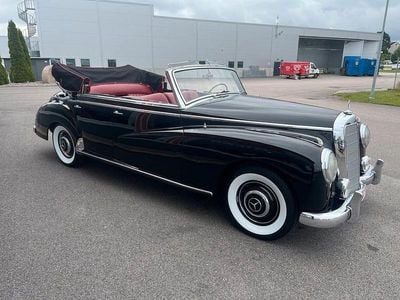 Svart / röd skinninredning Begagnad 1953 Mercedes 300 Cab | 2 395 000 kr