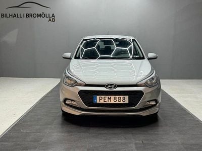 Begagnad Hyundai i20 Comfort 84 HK (61 kW) 2017 Silver Halvkombi