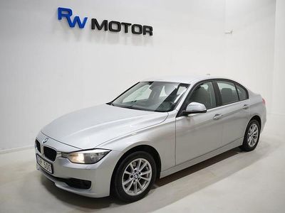 Begagnad BMW 318 143 HK (105 kW) 2012 Silver Sedan