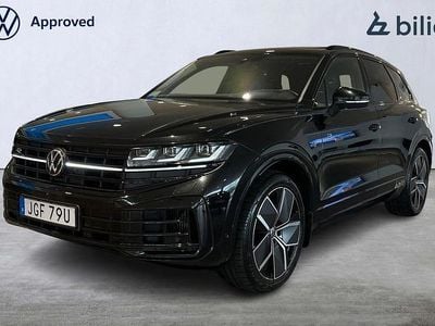 Svart (grenadilla black metallic) Begagnad 2023 VW Touareg R SUV | 779 000 kr (Dyr)