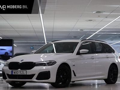 Vit Begagnad 2022 BMW 530e M Sport Kombi | 374 990 kr (Marknadspris)