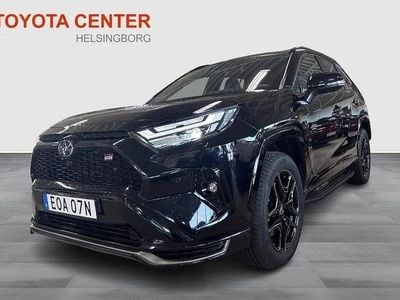 Svart Begagnad 2025 Toyota RAV4 Sport SUV | 589 900 kr (Marknadspris)