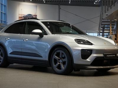 Silver Ny 2025 Porsche Macan 4 Electric SUV | 1 122 400 kr