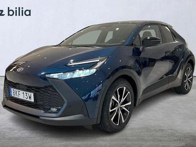 Blå Ny 2025 Toyota C-HR Style SUV | 359 900 kr (Marknadspris)