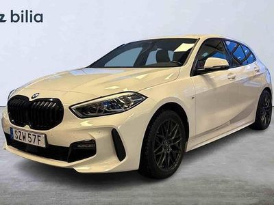 Vit Begagnad 2022 BMW 118 Halvkombi | 279 000 kr (Dyr)