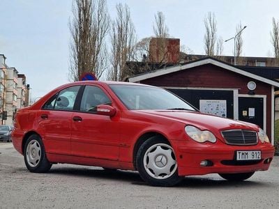 Röd Begagnad 2003 Mercedes C200 Sedan | 29 800 kr