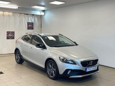 Silver Begagnad 2016 Volvo V40 CC Momentum Kombi | 146 900 kr (Marknadspris)