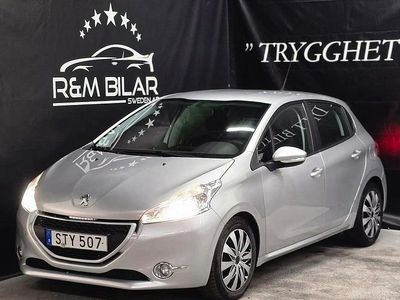 Grå Begagnad 2014 Peugeot 208 Halvkombi | 84 800 kr (Marknadspris)