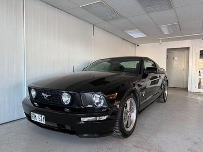 Begagnad Ford Mustang GT 305 HK (224 kW) 2006 Svart Sportkupé