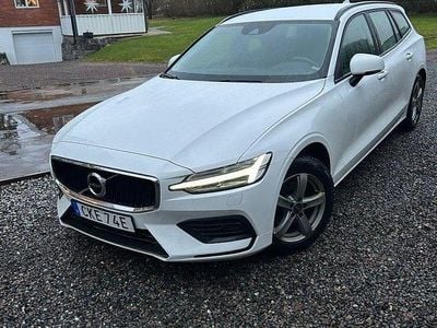 Vit Begagnad 2019 Volvo V60 Momentum Kombi | 208 000 kr (Marknadspris)