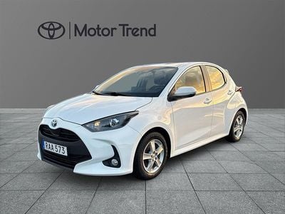 Begagnad Toyota Yaris Hybrid Active 117 HK (86 kW) 2022 Vit Halvkombi