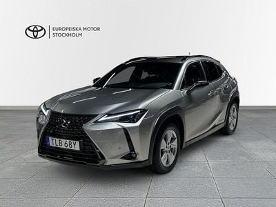 Gråmetallic Begagnad 2022 Lexus UX 250h Sport Line SUV | 289 900 kr (Marknadspris)