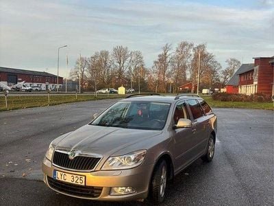 Brun Begagnad 2012 Skoda Octavia Elegance Kombi | 56 900 kr (Marknadspris)