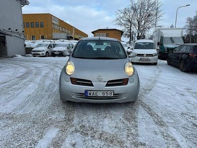 Begagnad Nissan Micra 65 HK (47 kW) 2004 Silver Halvkombi
