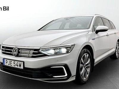 Glacier white metallic Begagnad 2022 VW Passat Business Kombi | 269 900 kr (Marknadspris)