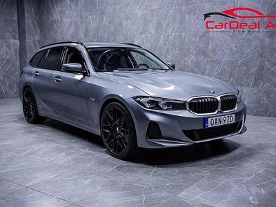 Grå Begagnad 2022 BMW 330e Shadowline Kombi | 299 800 kr (Marknadspris)