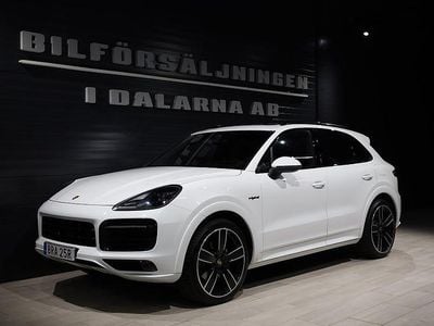 Vit Begagnad 2023 Porsche Cayenne Platinum Edition SUV | 929 000 kr (Marknadspris)
