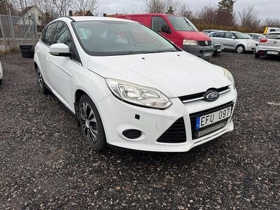 Begagnad Ford Focus Titanium 101 HK (74 kW) 2012 Vit Halvkombi