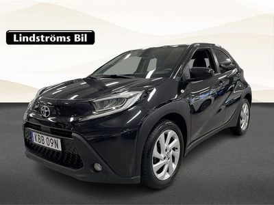 Svart Begagnad 2022 Toyota Aygo X X-play SUV | 149 900 kr (Marknadspris)