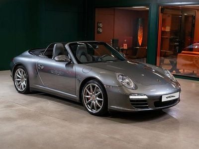 Begagnad Porsche 911 Carrera 4S Cabriolet 385 HK (283 kW) 2010 Grå Cab