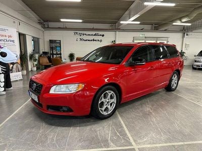 Röd Begagnad 2011 Volvo V70 R-Design Kombi | 69 900 kr (Marknadspris)
