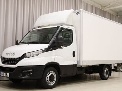 begagnad Iveco Daily Automat Volymskåp Bakgavellyft Sidodörr 6800Mil