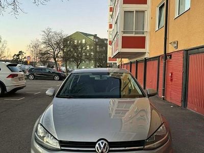 Begagnad VW Golf VII 110 HK (80 kW) 2017 Silver Halvkombi