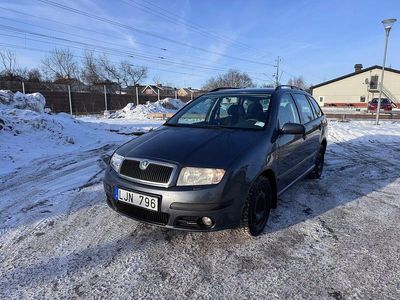 Begagnad Skoda Fabia 64 HK (47 kW) 2007 Mörkgrå Kombi