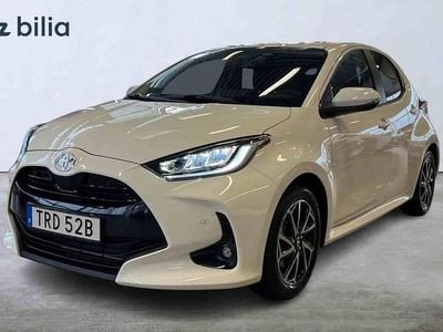 Vit Begagnad 2025 Toyota Yaris Hybrid Active Halvkombi | 269 900 kr (Lite dyr)