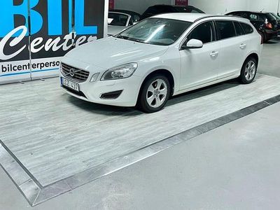 Vit Begagnad 2011 Volvo V60 Momentum Kombi | 79 000 kr (Dyr)
