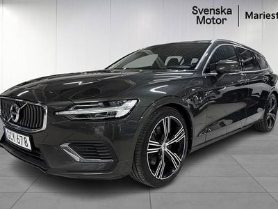 Mörkgrå Begagnad 2021 Volvo V60 Inscription Kombi | 318 200 kr (Marknadspris)