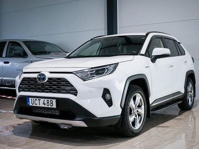 Vit Begagnad 2019 Toyota RAV4 Hybrid Executive SUV | 309 500 kr (Marknadspris)