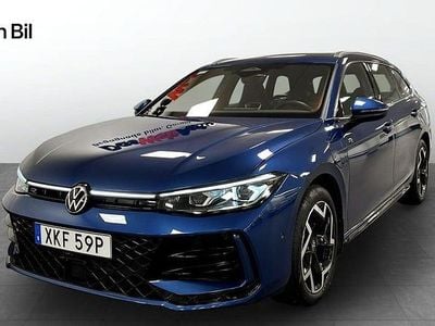 Blå Begagnad 2024 VW Passat R-line Kombi | 439 000 kr (Superpris)