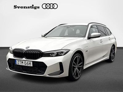 Vit Begagnad 2022 BMW 330e M Sport Kombi | 389 900 kr (Dyr)