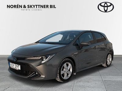 begagnad Toyota Corolla Hybrid Corolla VersoHB 1.8 Elhybrid 5D Style SPI Vhjul 2020, Kombi