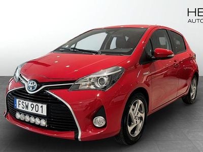 Röd Begagnad 2016 Toyota Yaris Hybrid Halvkombi | 119 900 kr (Marknadspris)