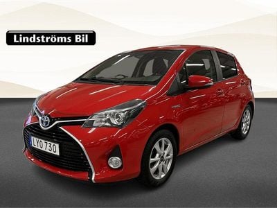 Röd Begagnad 2015 Toyota Yaris Hybrid Edition Halvkombi | 142 000 kr (Marknadspris)