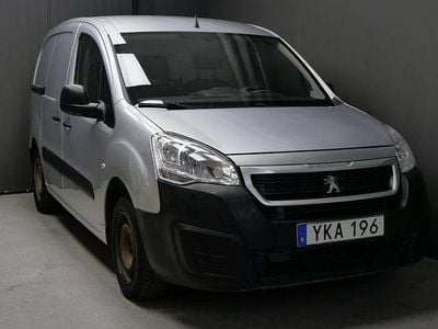 Grå Begagnad 2017 Peugeot Partner Minibuss | 89 900 kr (Bra pris)