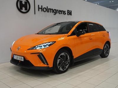 Begagnad MG MG4 EV 150 kW (204 HK) 2022 Orange Halvkombi