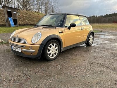 begagnad Mini Cooper Pepper Euro 3 2003, Halvkombi