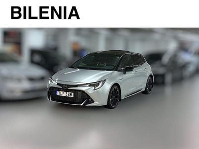 Silver Begagnad 2021 Toyota Corolla Hybrid Sport Halvkombi | 229 900 kr (Marknadspris)