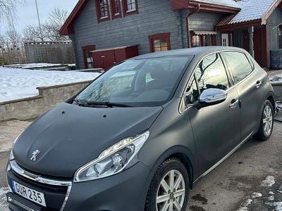 Begagnad Peugeot 208 82 HK (60 kW) 2015 Ice silver Halvkombi