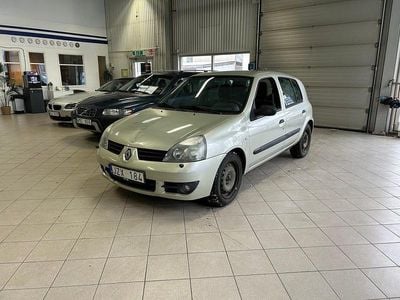 Begagnad Renault Clio II 75 HK (55 kW) 2007 Grön Halvkombi