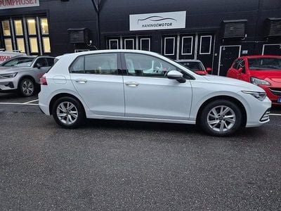 Vit Begagnad 2023 VW Golf VIII Halvkombi | 189 900 kr (Superpris)