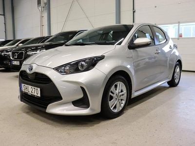 Begagnad Toyota Yaris Hybrid Active 116 HK (85 kW) 2021 Silver Halvkombi