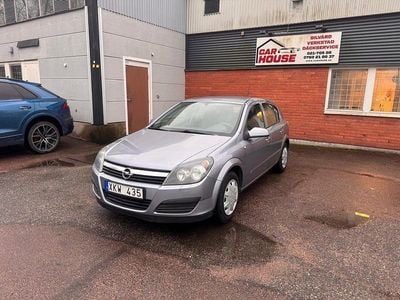 Grå Begagnad 2005 Opel Astra Halvkombi | 31 900 kr (Lite dyr)