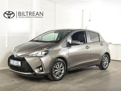 Begagnad Toyota Yaris Hybrid Active 101 HK (74 kW) 2019 Grå metallic