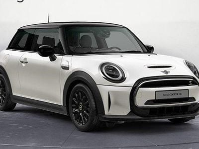 Begagnad Mini Cooper Essential 135 kW (184 HK) 2022 Vit Halvkombi